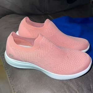 Womens Slip on Sketchers in Pink